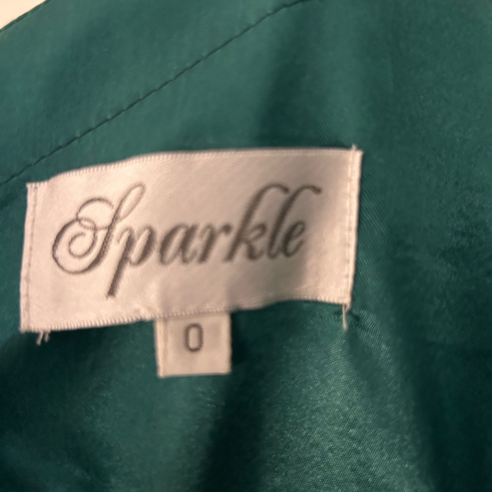 Elegant Emerald Green Prom Dress - Picture 6 of 12